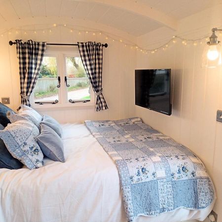 Yew Tree View Luxury Shepherd'S Hut Стърминстер Нютън Екстериор снимка