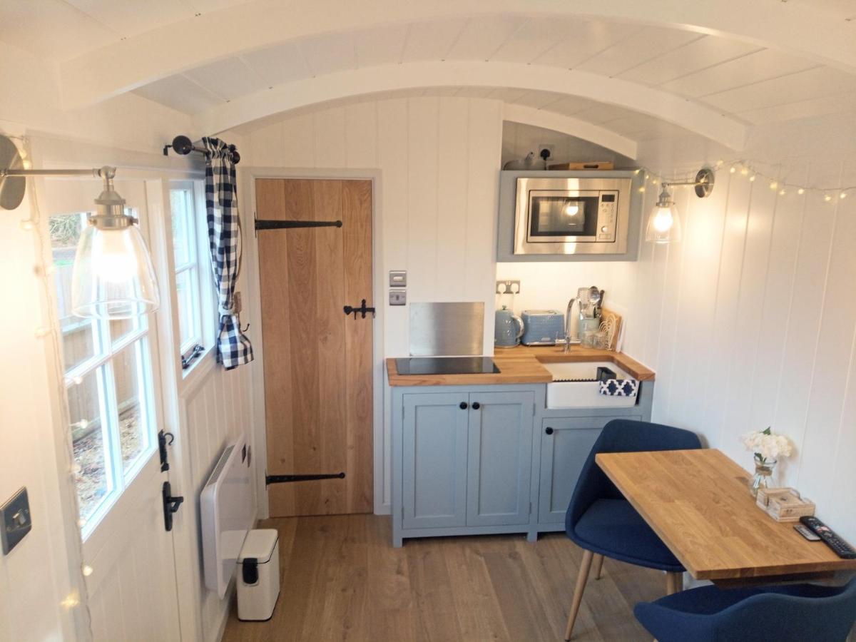 Yew Tree View Luxury Shepherd'S Hut Стърминстер Нютън Екстериор снимка