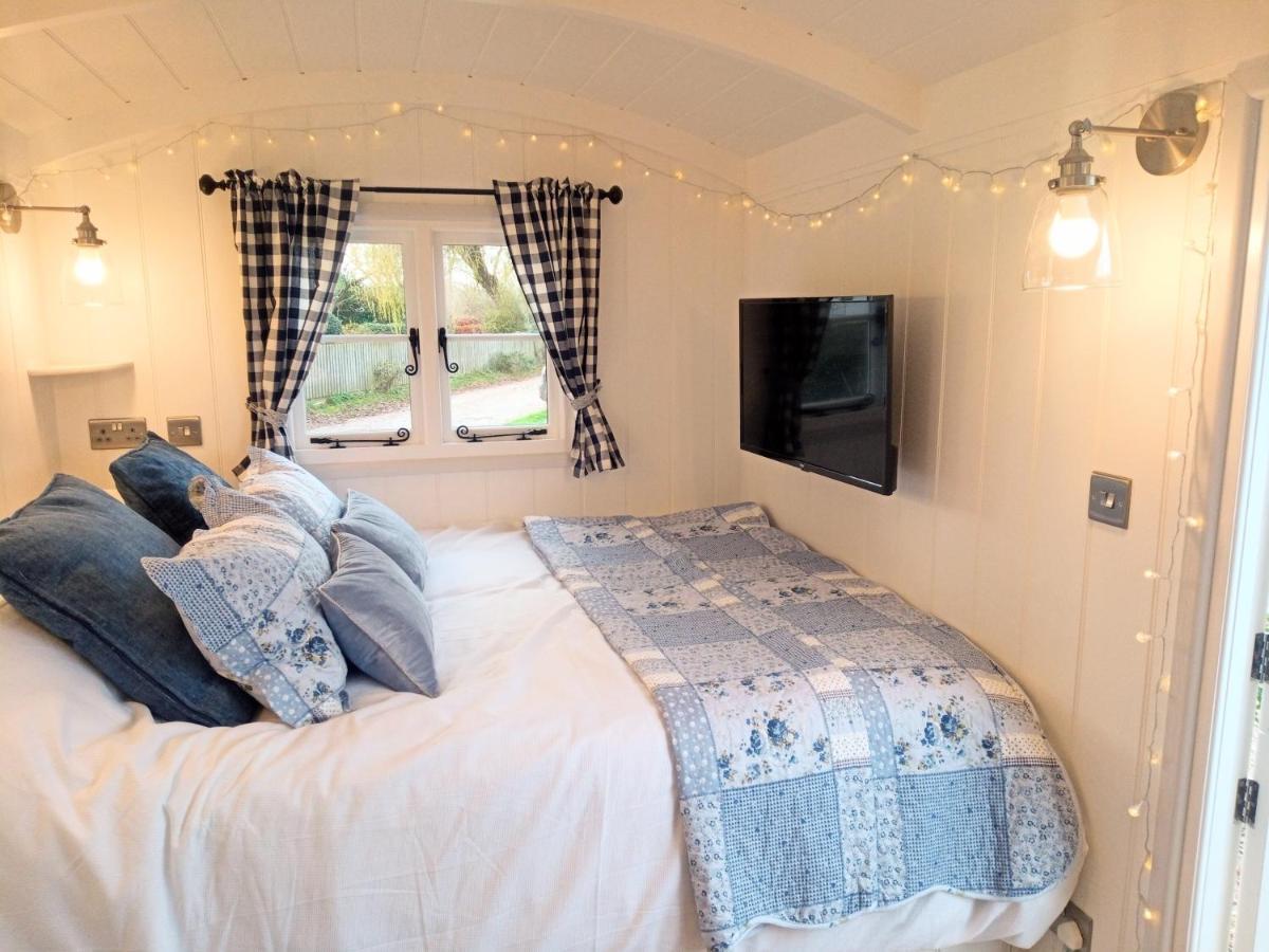 Yew Tree View Luxury Shepherd'S Hut Стърминстер Нютън Екстериор снимка